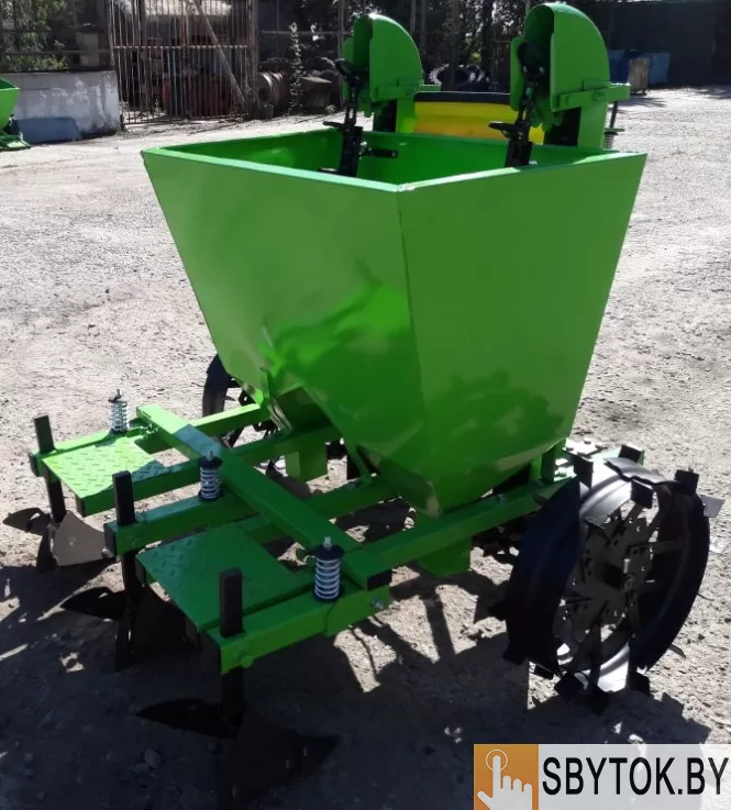 Картофелесажалка КСН-2Л с бочком для удобрений