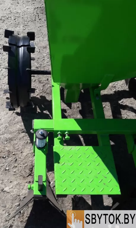Картофелесажалка КСН-2Л с бочком для удобрений