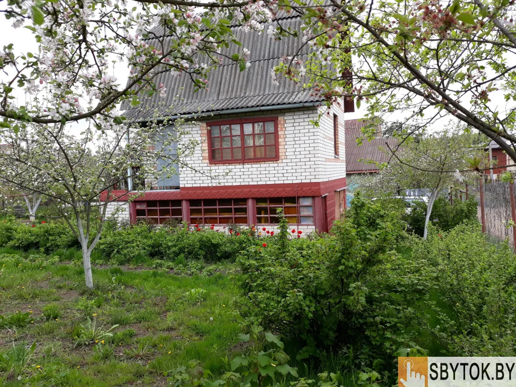 Дача в Минской обл.: 25 км от Минска, гараж, камин, групка, сад, лес-речка