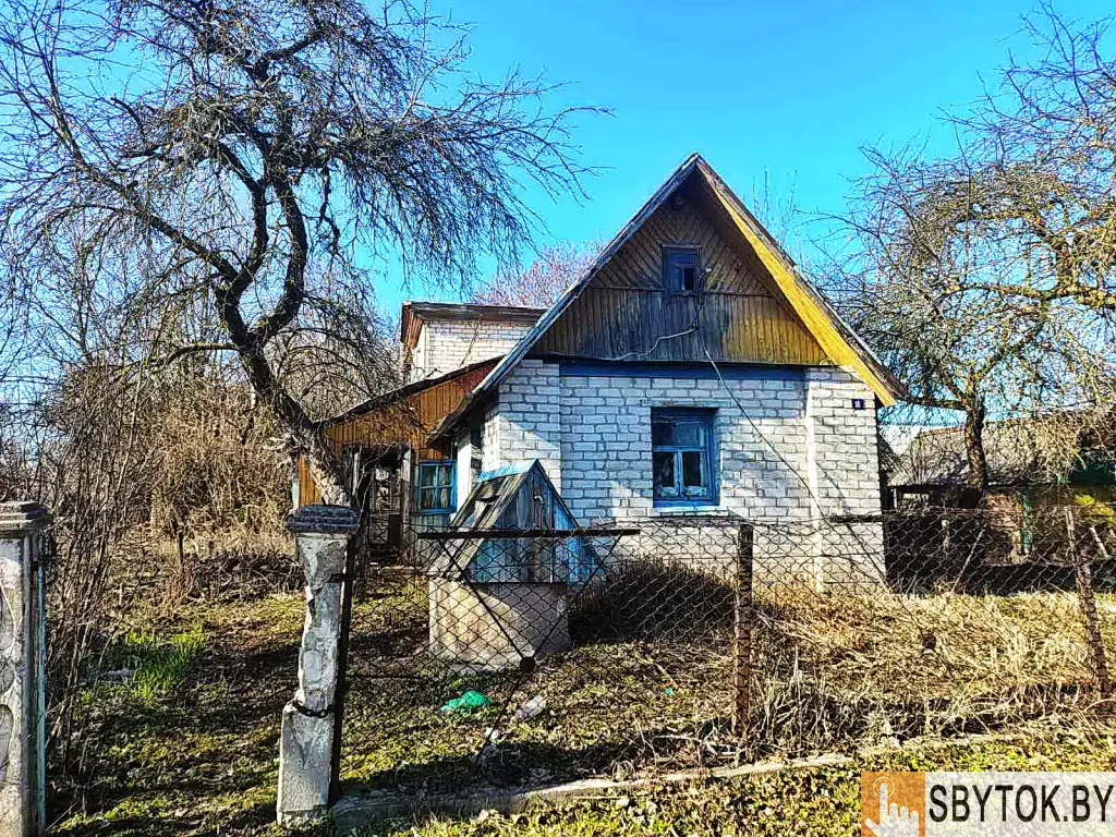 Продам 2-этажный дом на берегу озера Свирь в г.п. Свирь.