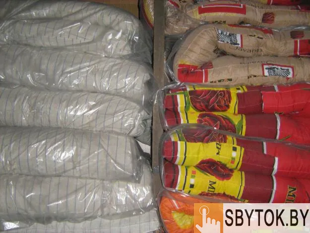 Кровати металлические, столы с разными покрытиями