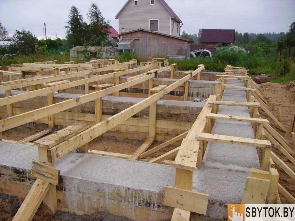 Бетонные работы, Устройство фундамента.